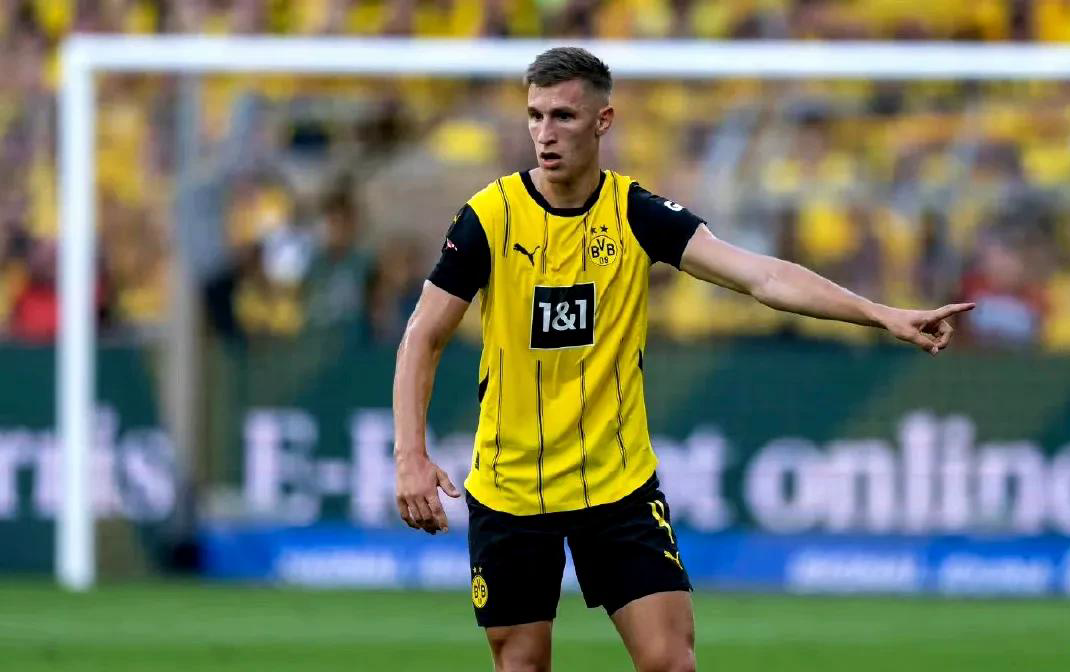 不莱梅球队大获全胜，队员表现出色引人注目的简单介绍