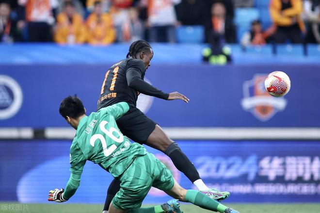 中超联赛球员表现不俗,技术娴熟 中超联赛球员表现不俗,技术娴熟