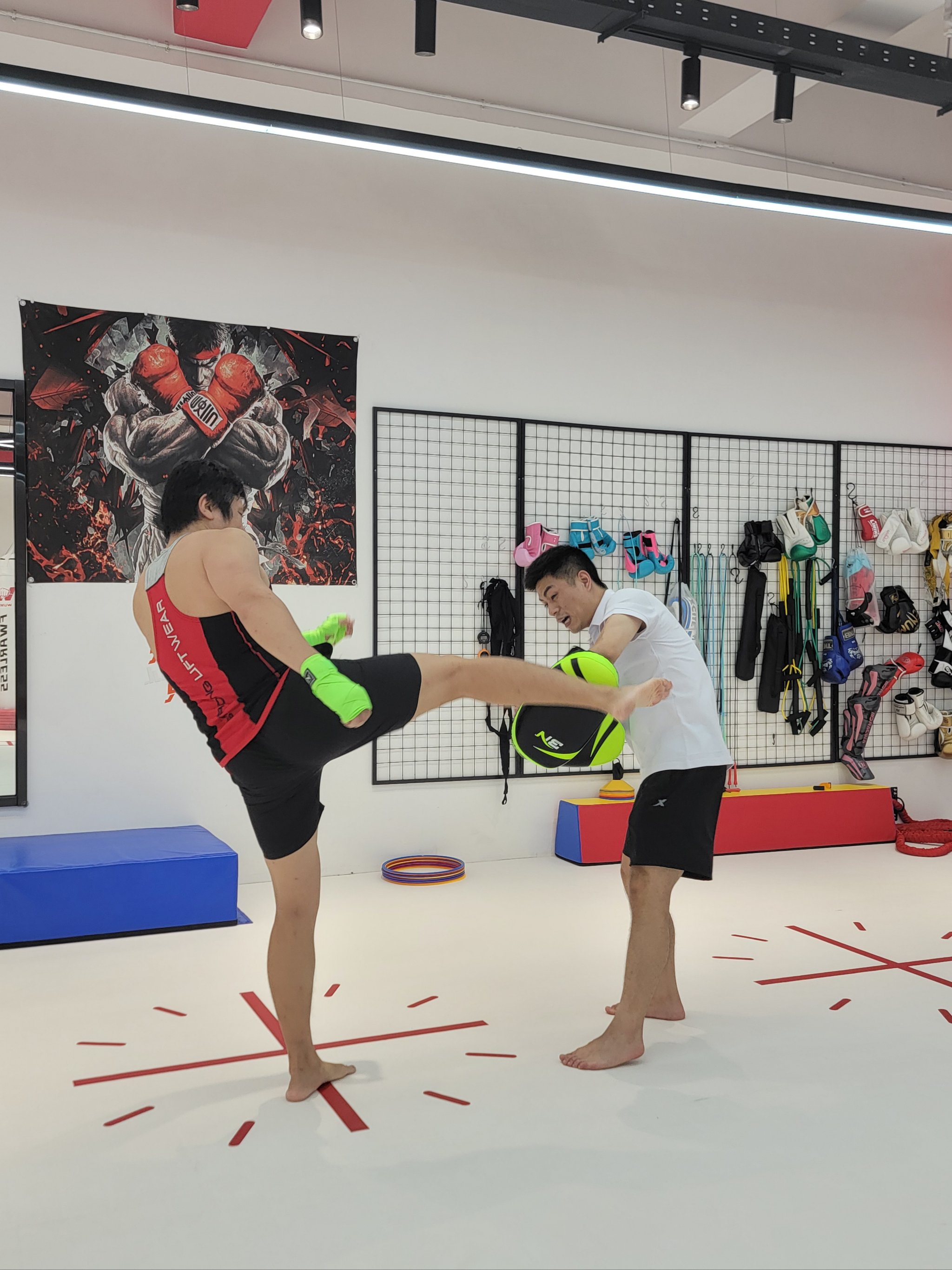 关于真情足球赛：球员们拼尽全力的搏击的信息