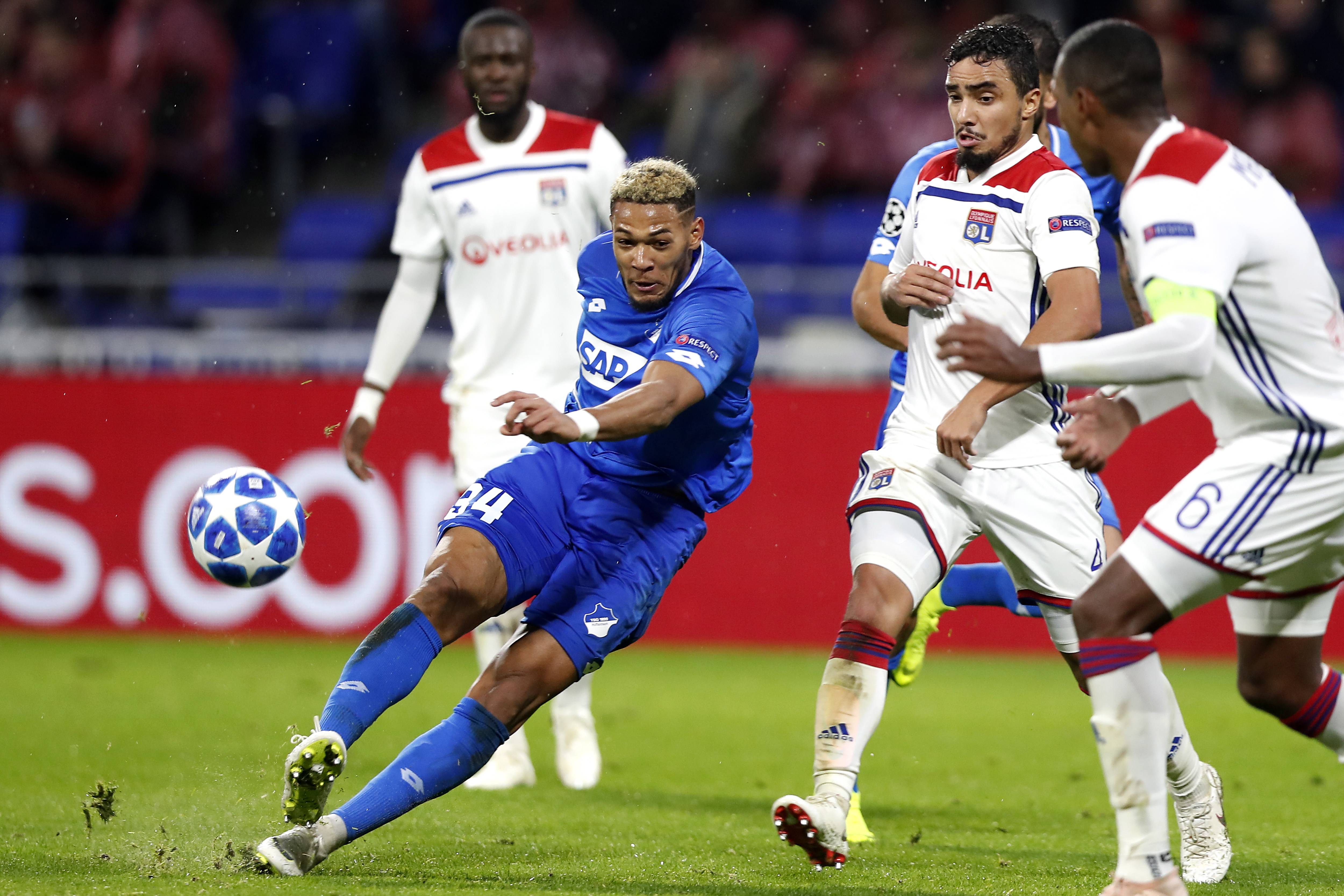 里尔足球队大胜对手,展现出色实力 里尔足球队大胜对手,展现出色实力