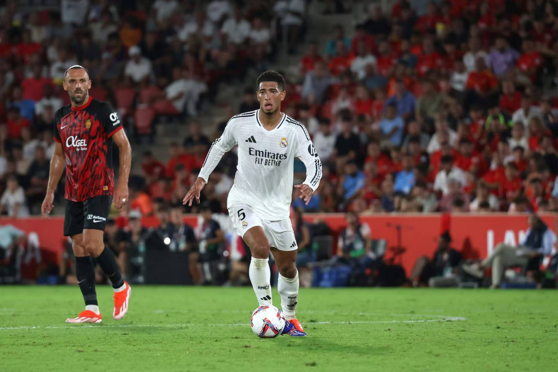 皇马主场将领先位置，豪取胜利稳固榜首！的简单介绍