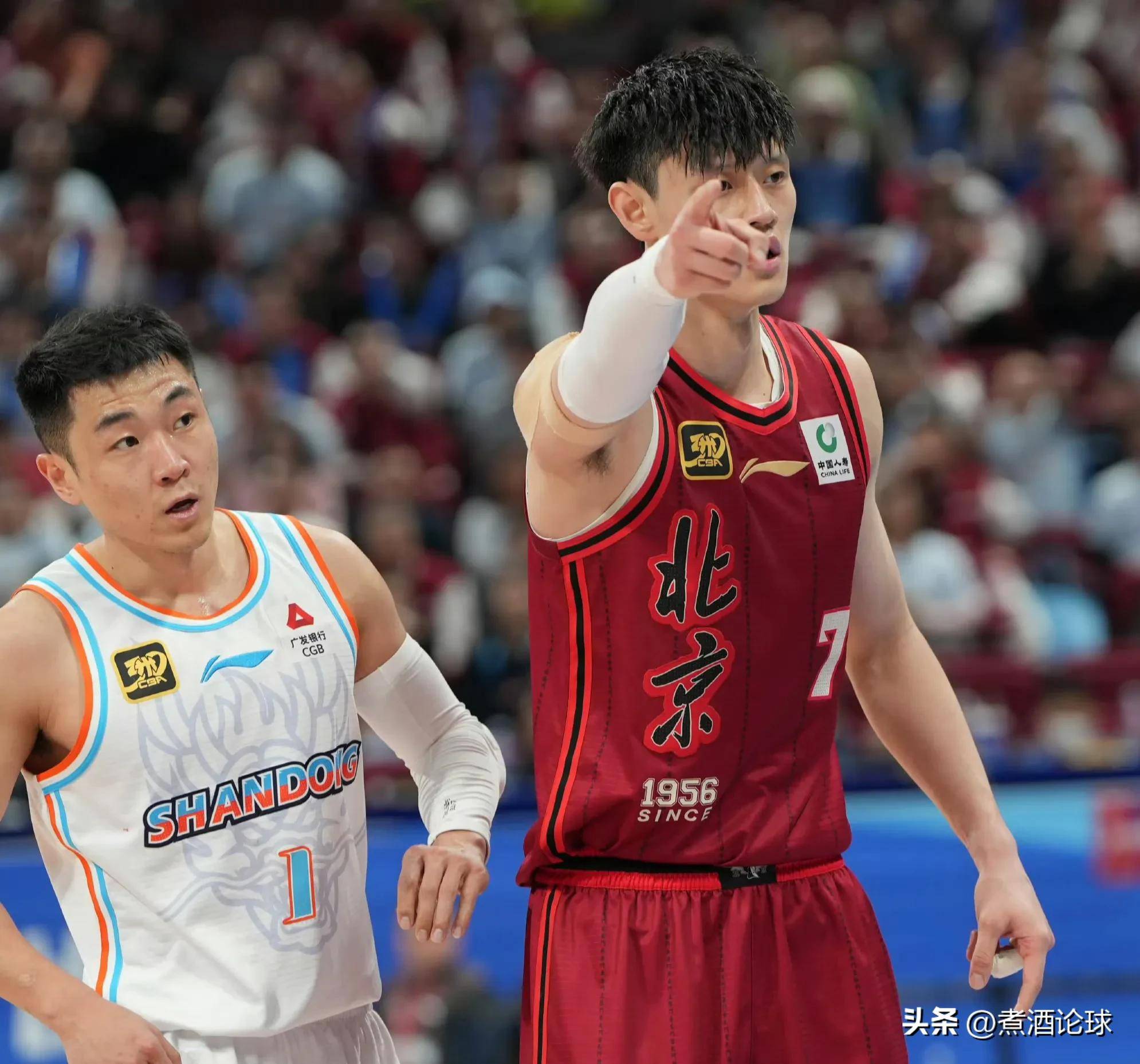 胜负悬念!比赛精彩纷呈,球队表现抢眼 胜负悬念!比赛精彩纷呈,球队表现抢眼