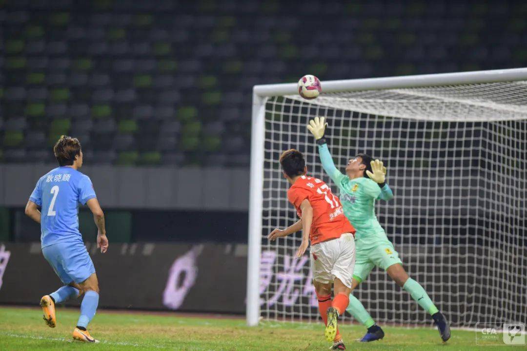 包含球场上的风云变幻，双方鏖战场上无惧的词条