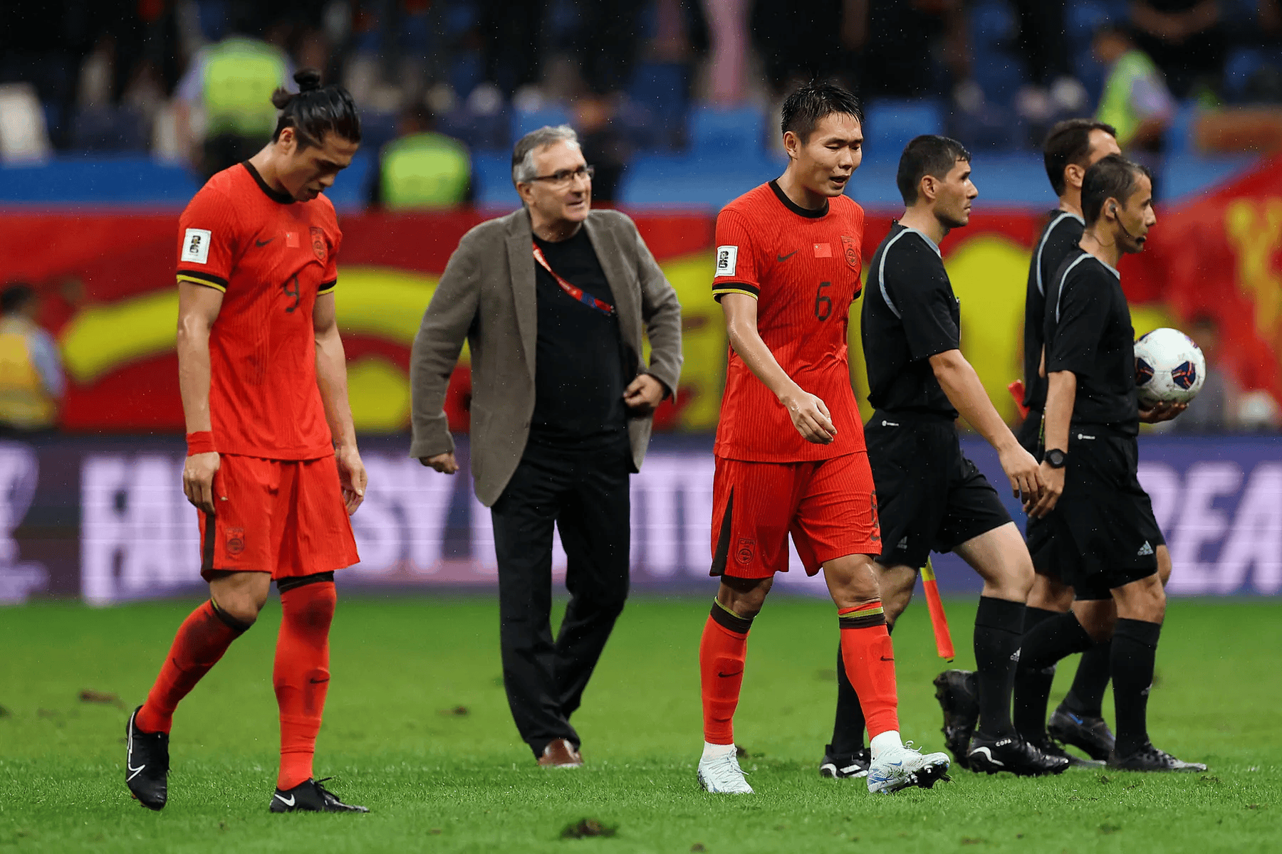 国足展现强大实力，晋级国际赛决赛