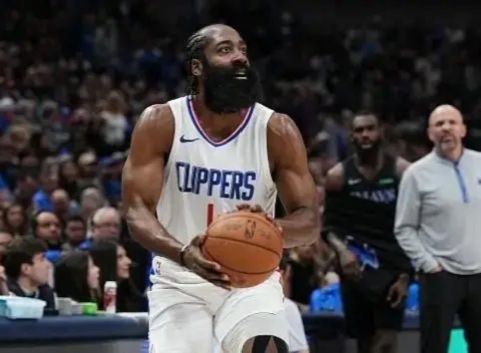 火箭客场击败独行侠，哈登三节分光芒万丈的简单介绍