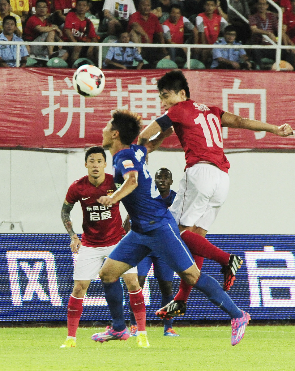 比赛中球员发挥出色,助球队夺得胜利 比赛中球员发挥出色,助球队夺得胜利