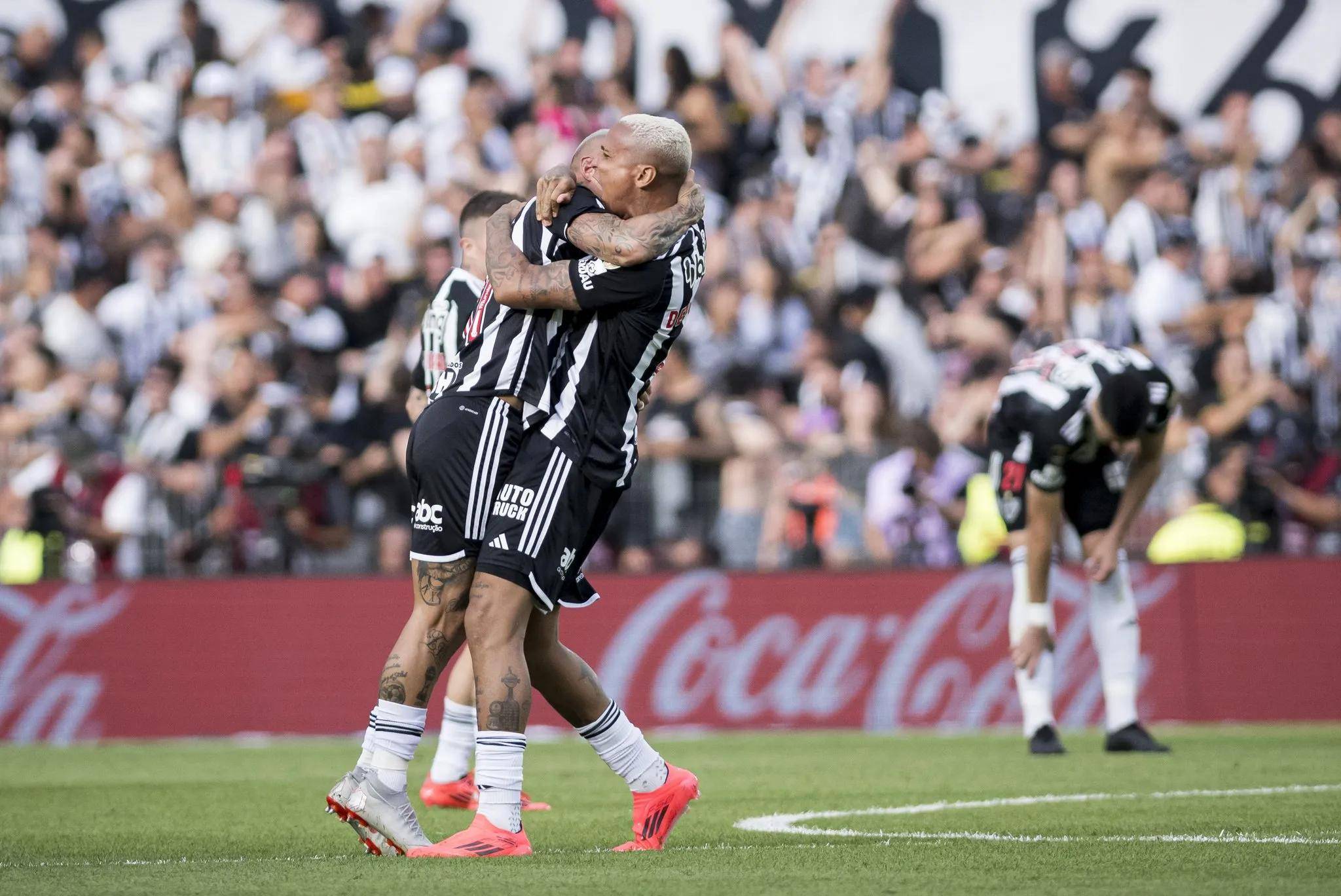 南美俱乐部在北美职业联赛中斩获胜利