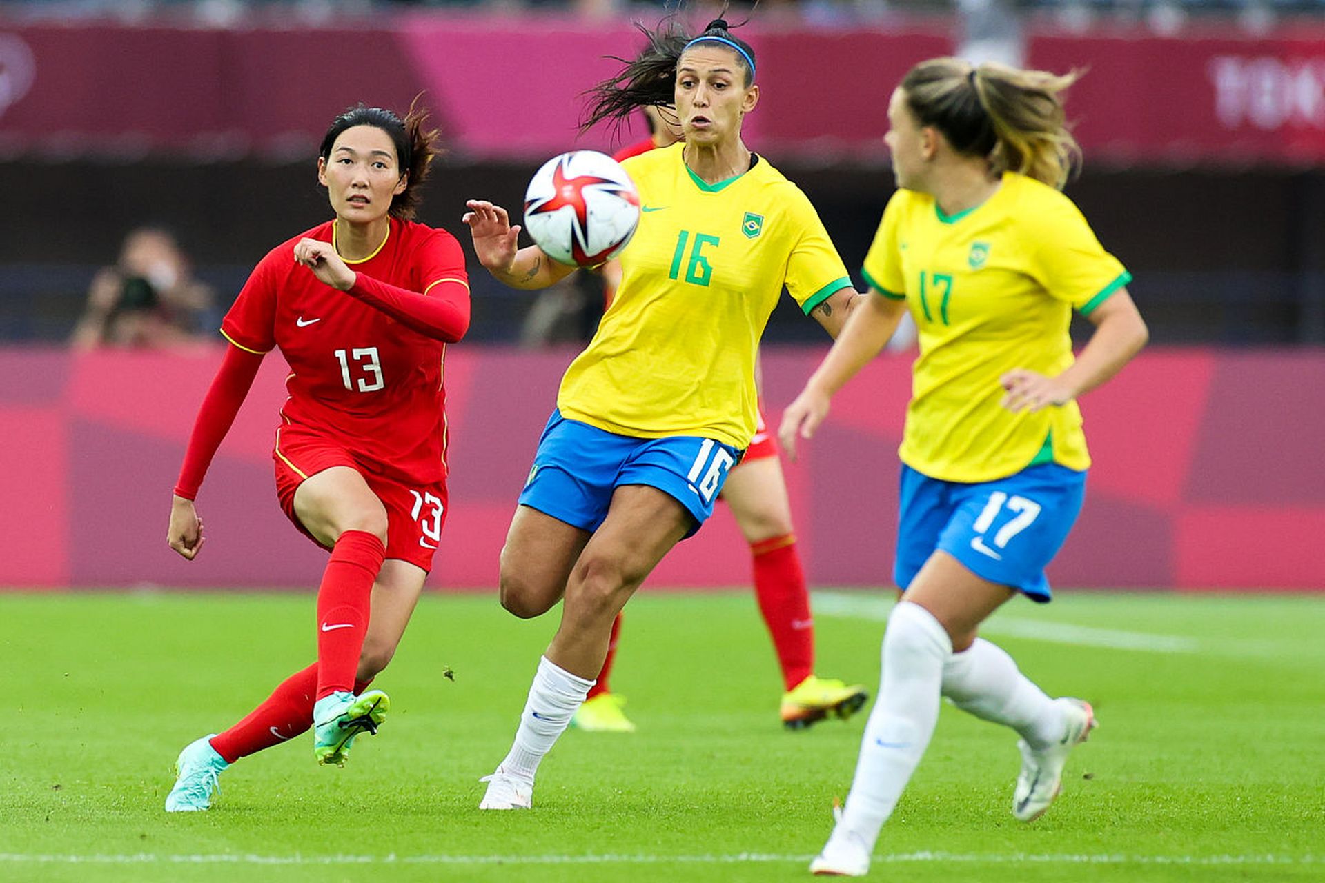 国际体育界女子足球比赛表现引发全球瞩目 国际体育界女子足球比赛表现引发全球瞩目