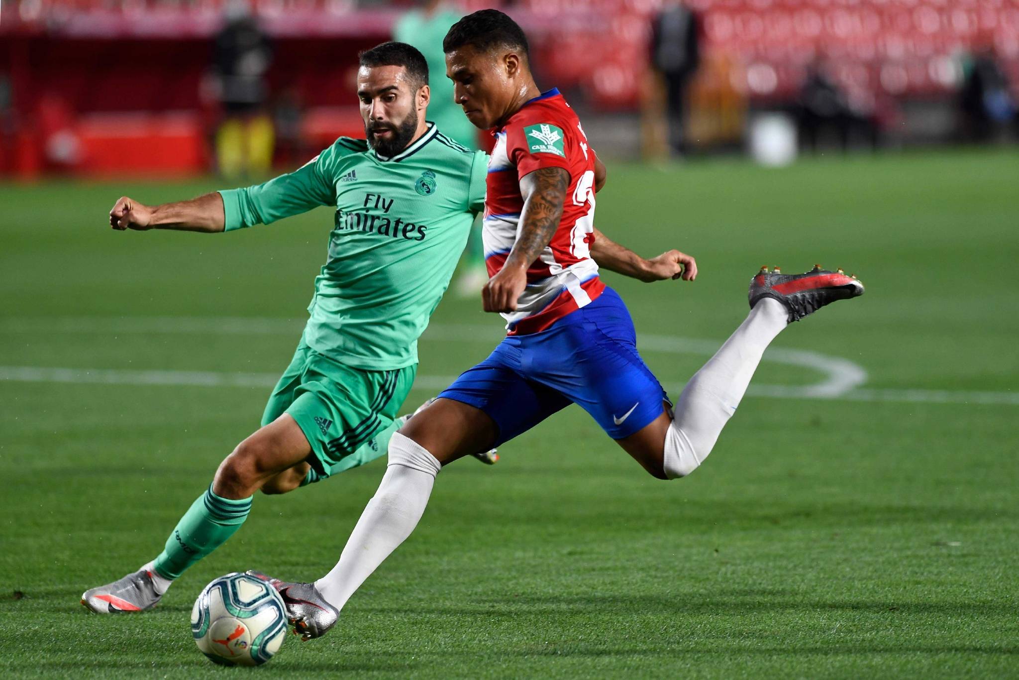 欧洲顶级联赛中激烈角逐展开 欧洲顶级联赛中激烈角逐展开