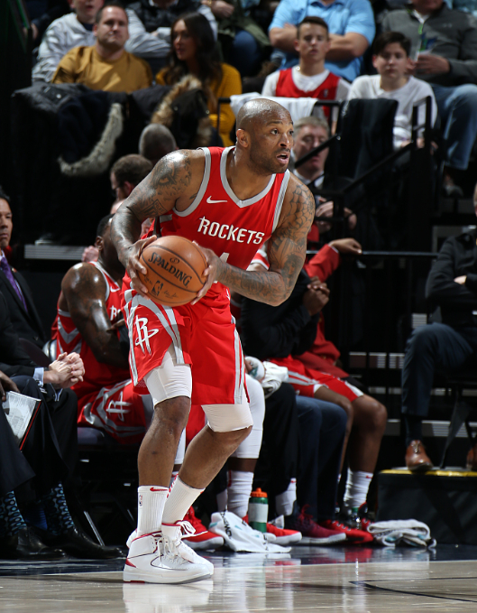 爵士奇兵挺身而出,助球队连胜 爵士奇兵挺身而出,助球队连胜