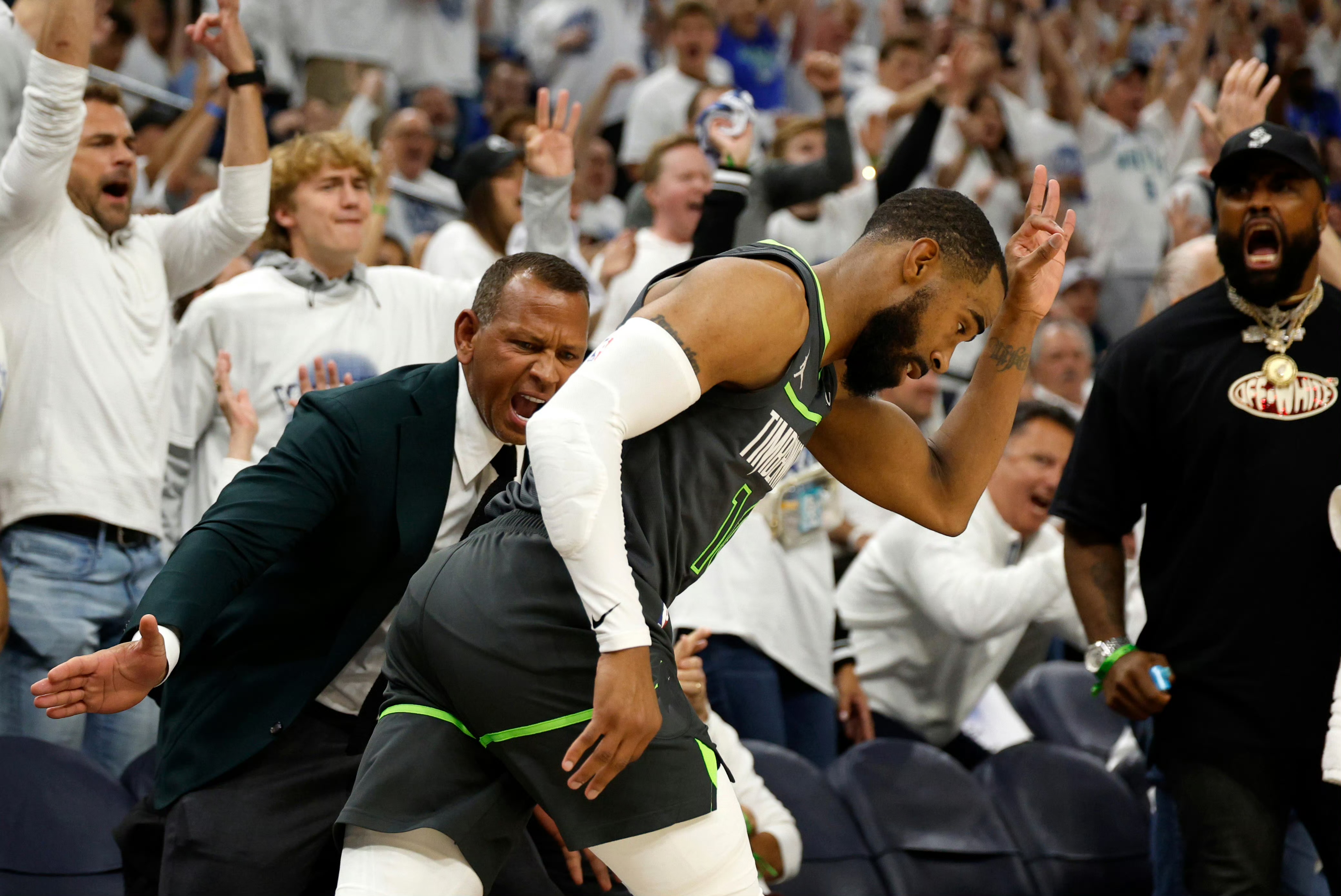 柏林联队长表现出色,球队士气高涨的简单介绍 柏林联队长表现出色,球队士气高涨的简单介绍