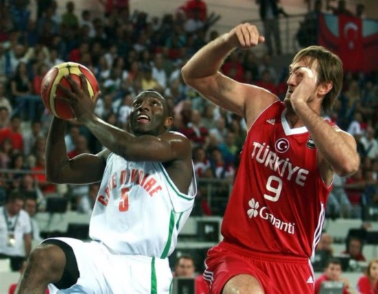 尼日利亚击败喀麦隆成功晋级篮球四强 尼日利亚击败喀麦隆成功晋级篮球四强