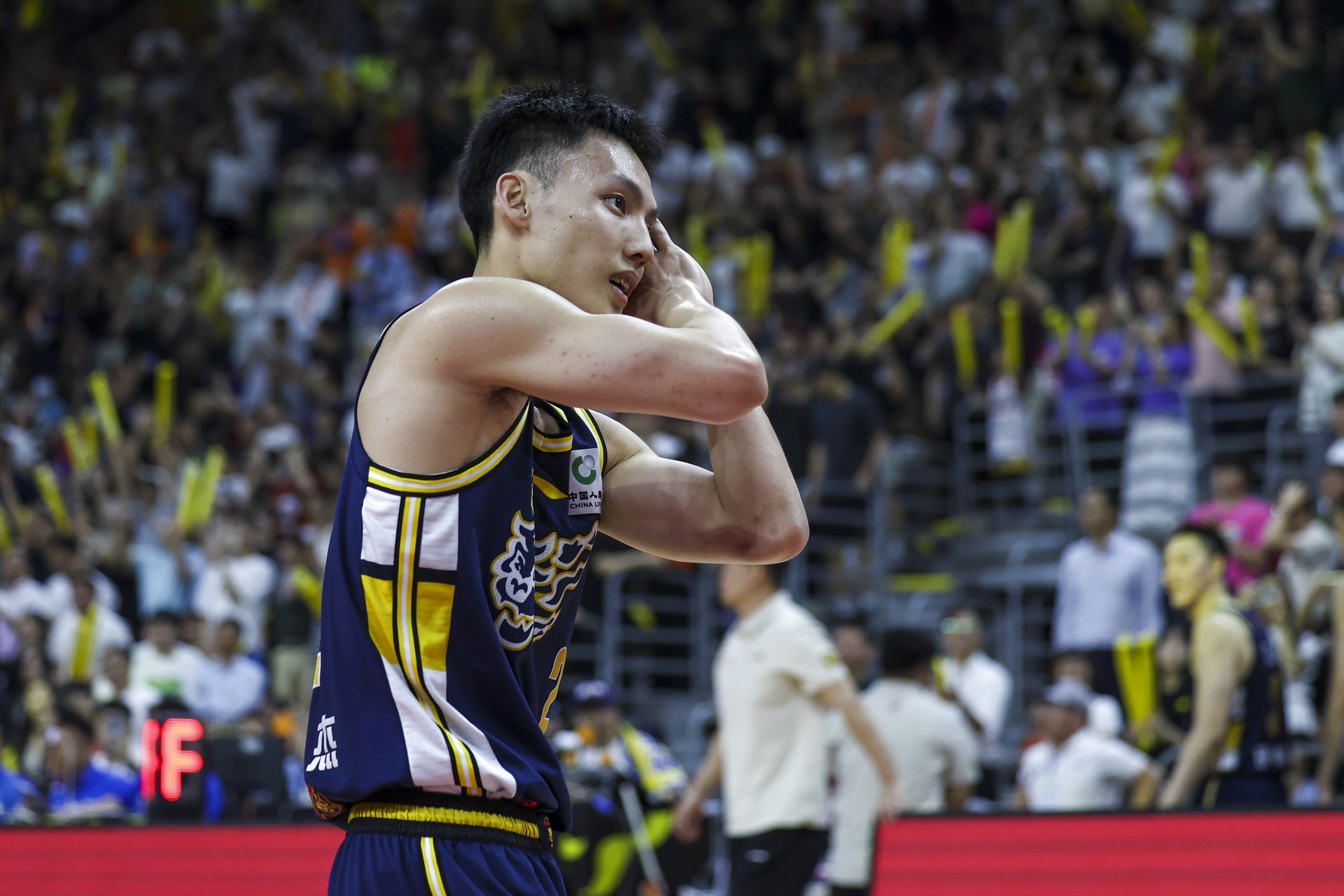 CBA球员赛后首次露面,活动现场人气爆棚的简单介绍 CBA球员赛后首次露面,活动现场人气爆棚的简单介绍