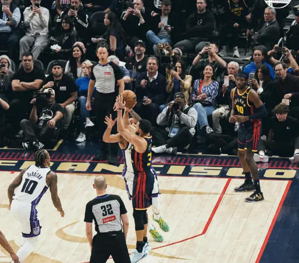 勇士全队表现出色,球员间默契配合 勇士全队表现出色,球员间默契配合