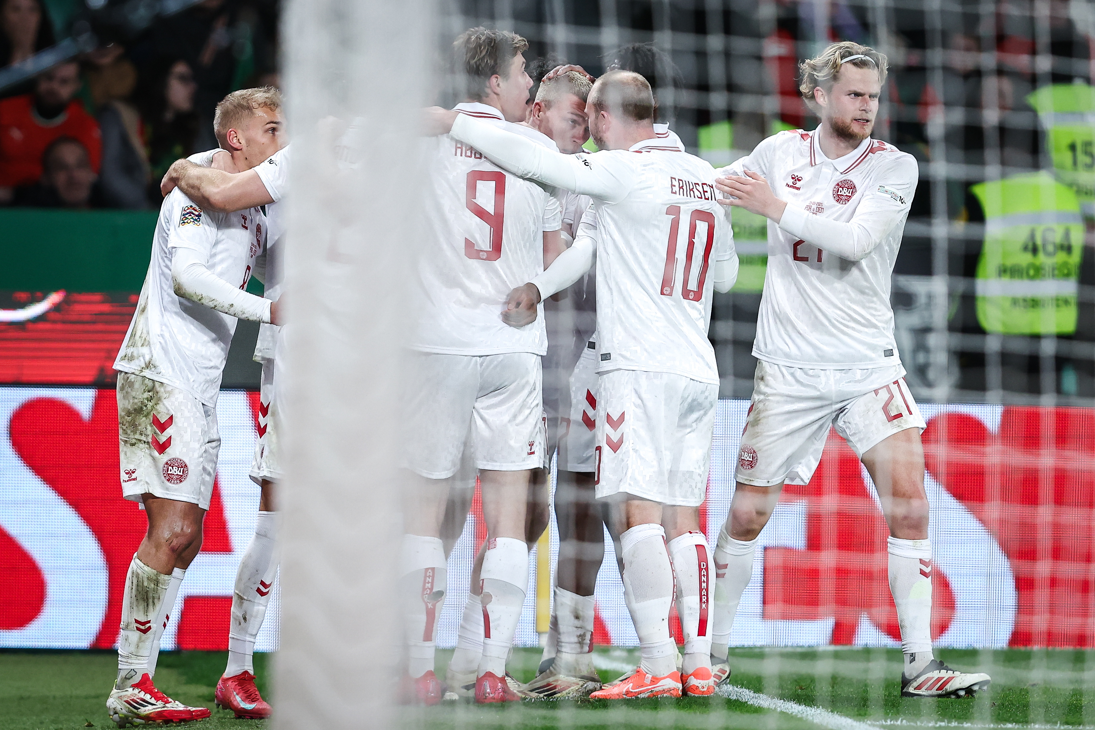 葡萄牙队球员团结一致,轻松杀入淘汰赛 葡萄牙队球员团结一致,轻松杀入淘汰赛