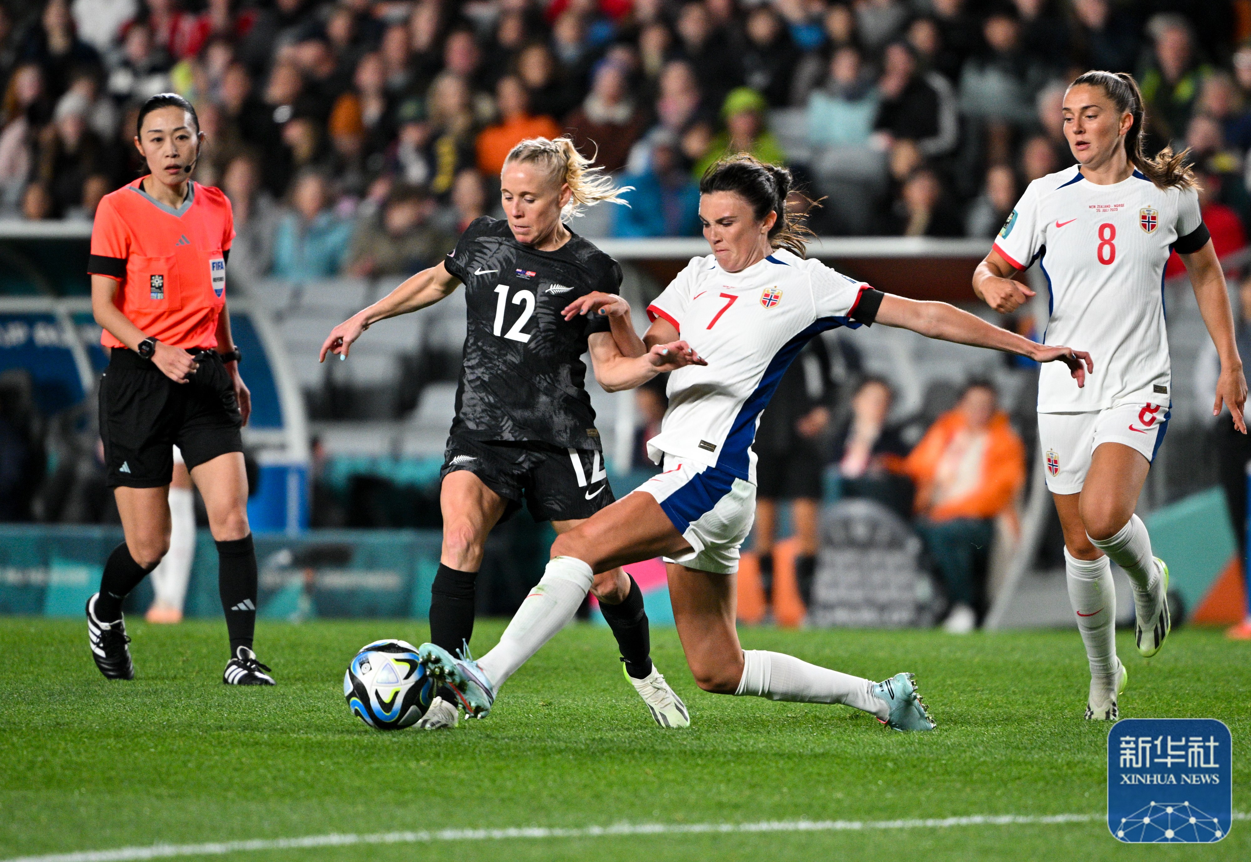 挪威女足冠军杯战意渐浓，季后赛激烈展开