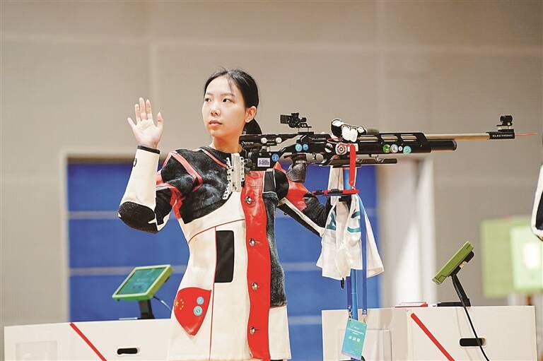 包含惊险过关：射击选手获得冠军的词条