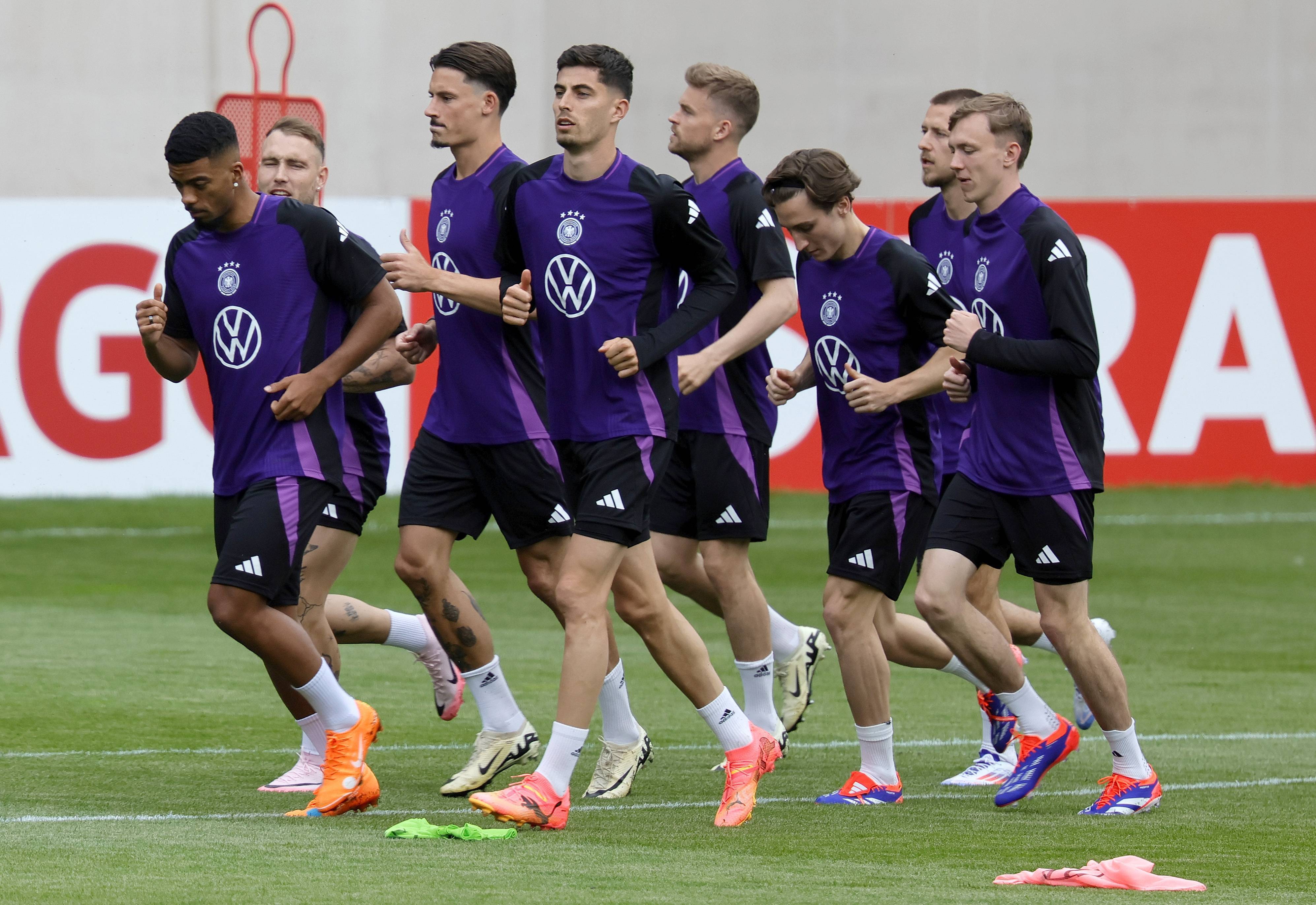 强强对决！荷兰主场逼平瑞士，保持不败战绩