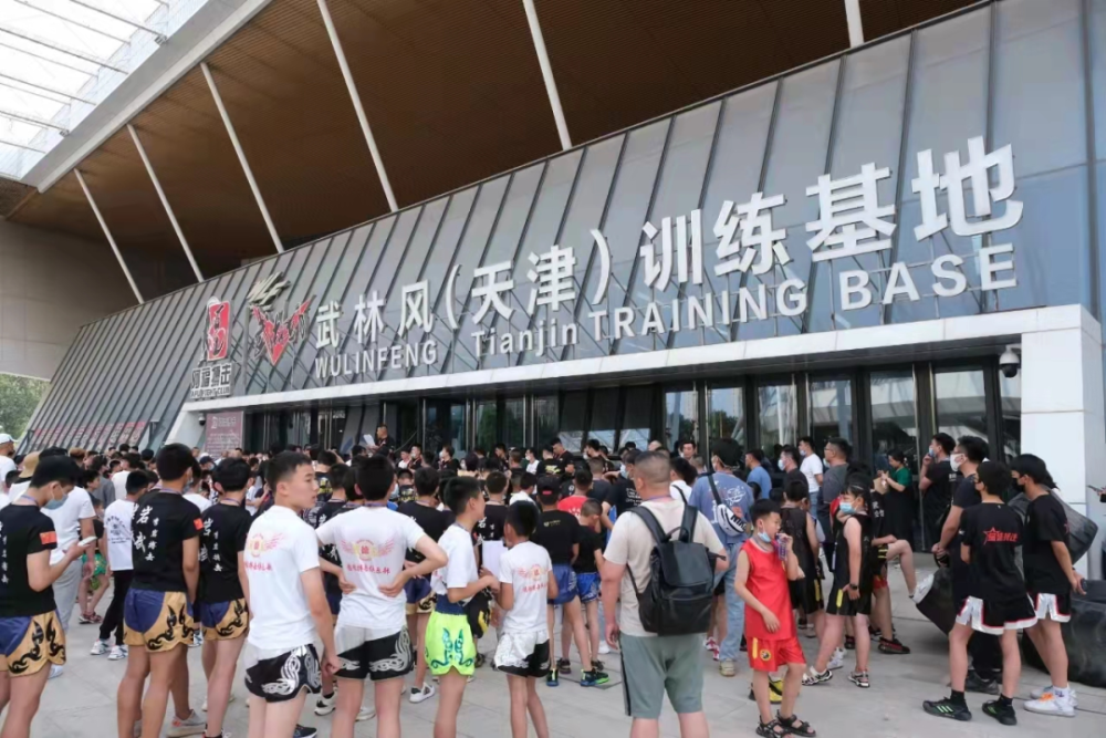 临场调整取得胜利，士气高涨