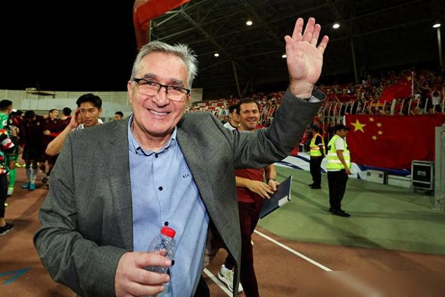 临场调整取得胜利，士气高涨