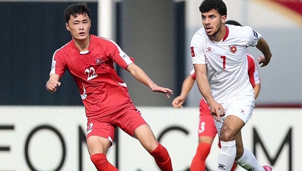 双方球队在争夺胜利的激烈战斗中展开对决