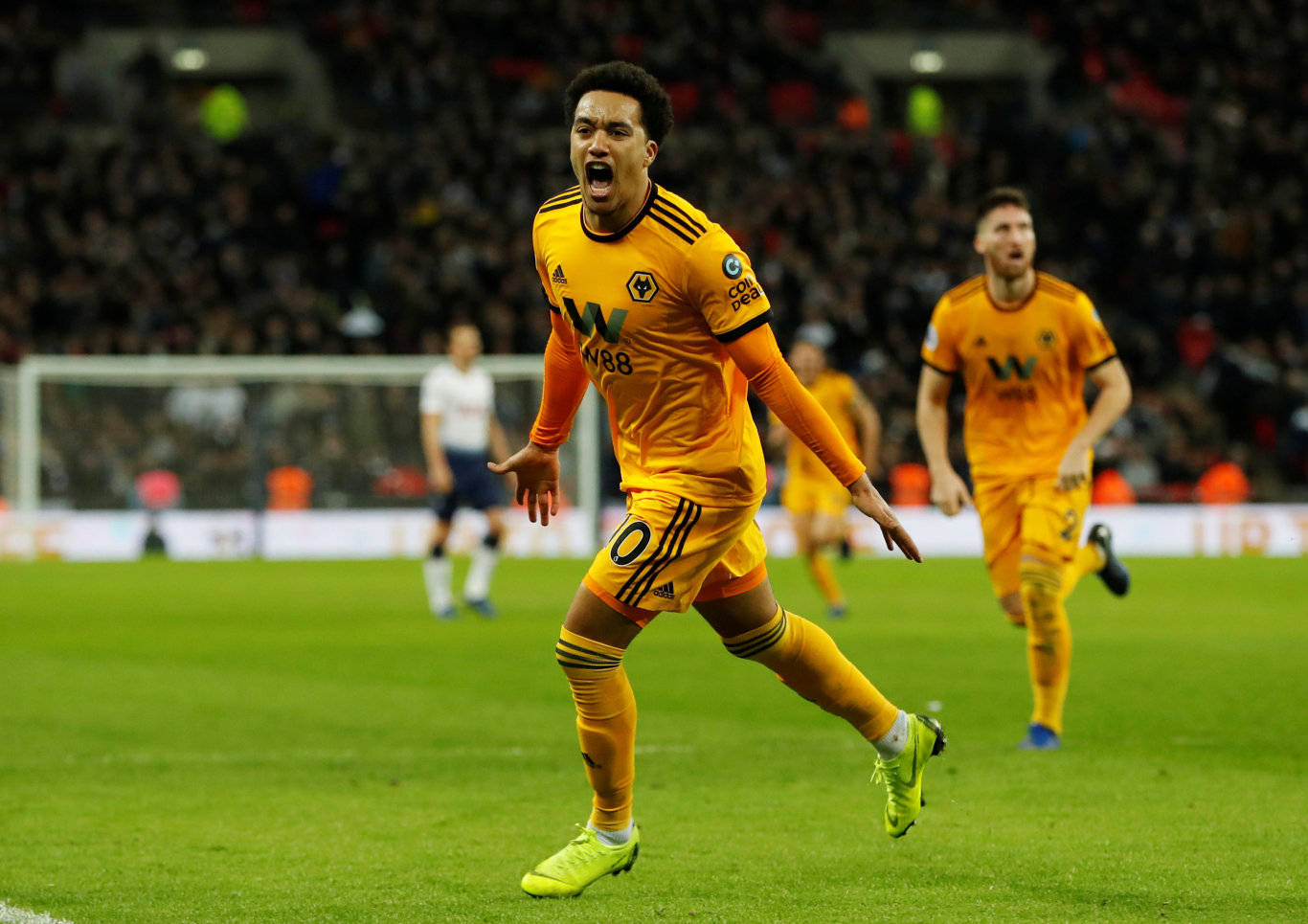 狼队突破困境,英超升班马巨大惊喜 狼队突破困境,英超升班马巨大惊喜