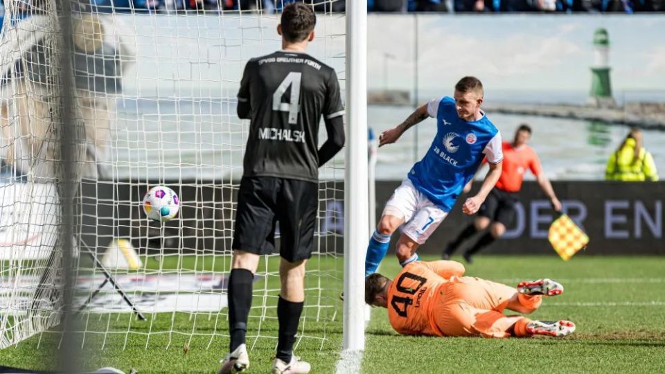 汉堡客场取胜,继续冲击中游位置 汉堡客场取胜,继续冲击中游位置