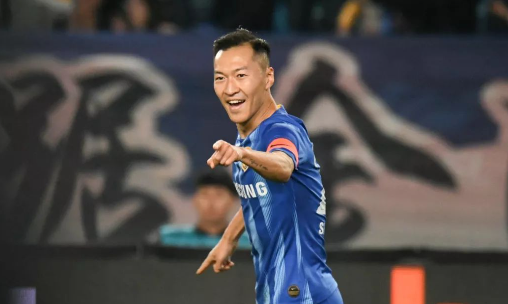 江苏苏宁队员连进两球,率先取得领先!的简单介绍 江苏苏宁队员连进两球,率先取得领先!的简单介绍