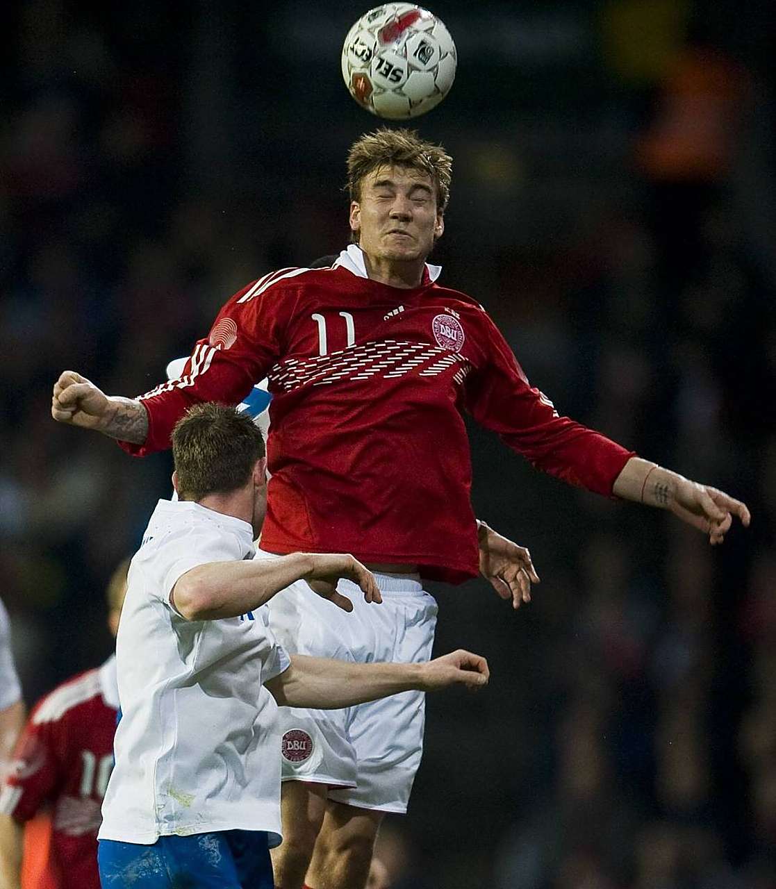 拜仁慕尼黑主帅因伤退赛，球队表现受影响