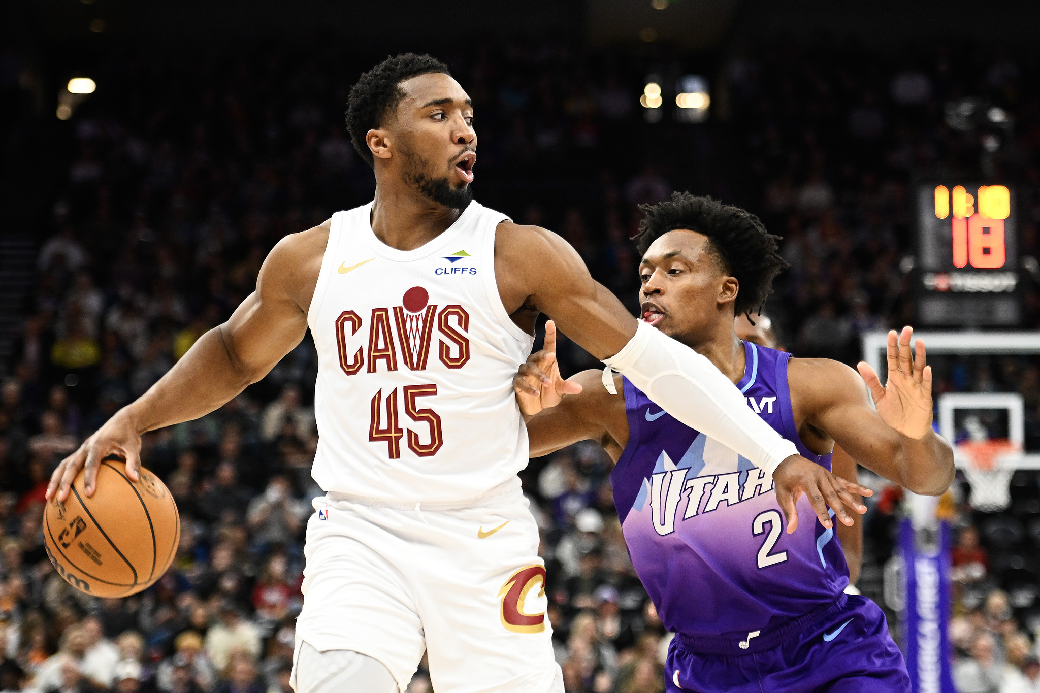 爵士主场力克掘金,米切尔独揽全场最高分的简单介绍 爵士主场力克掘金,米切尔独揽全场最高分的简单介绍