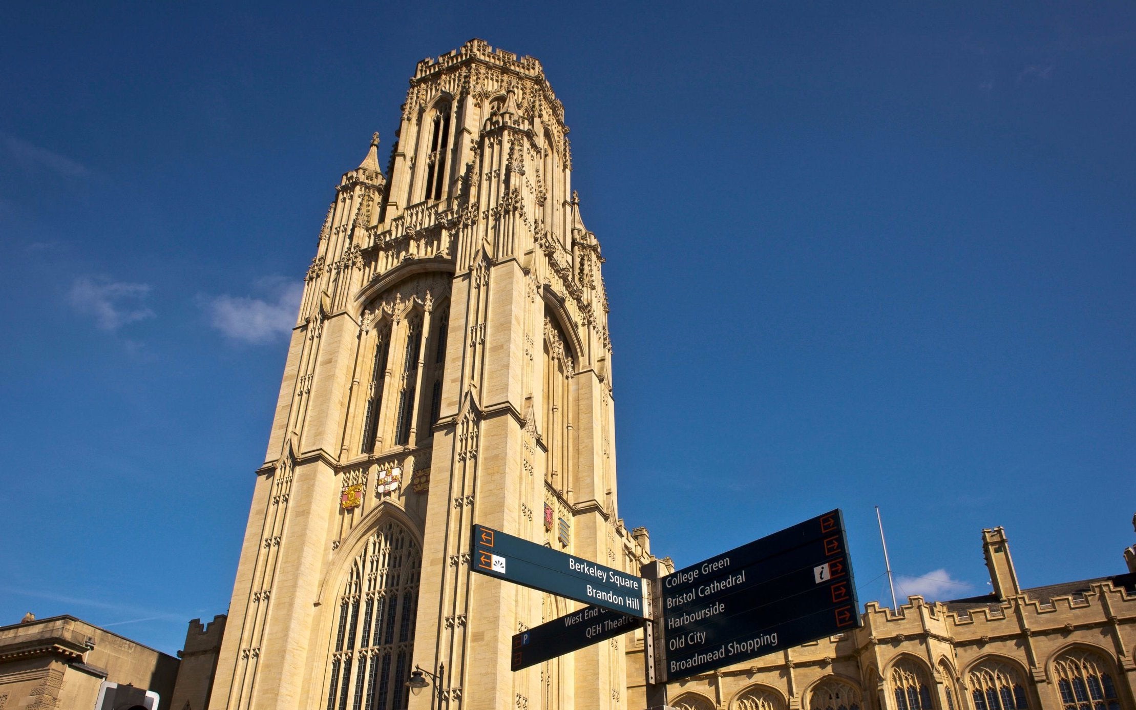 包含布里斯托统一公园主场失利，英乙“凶区”疑忧的词条