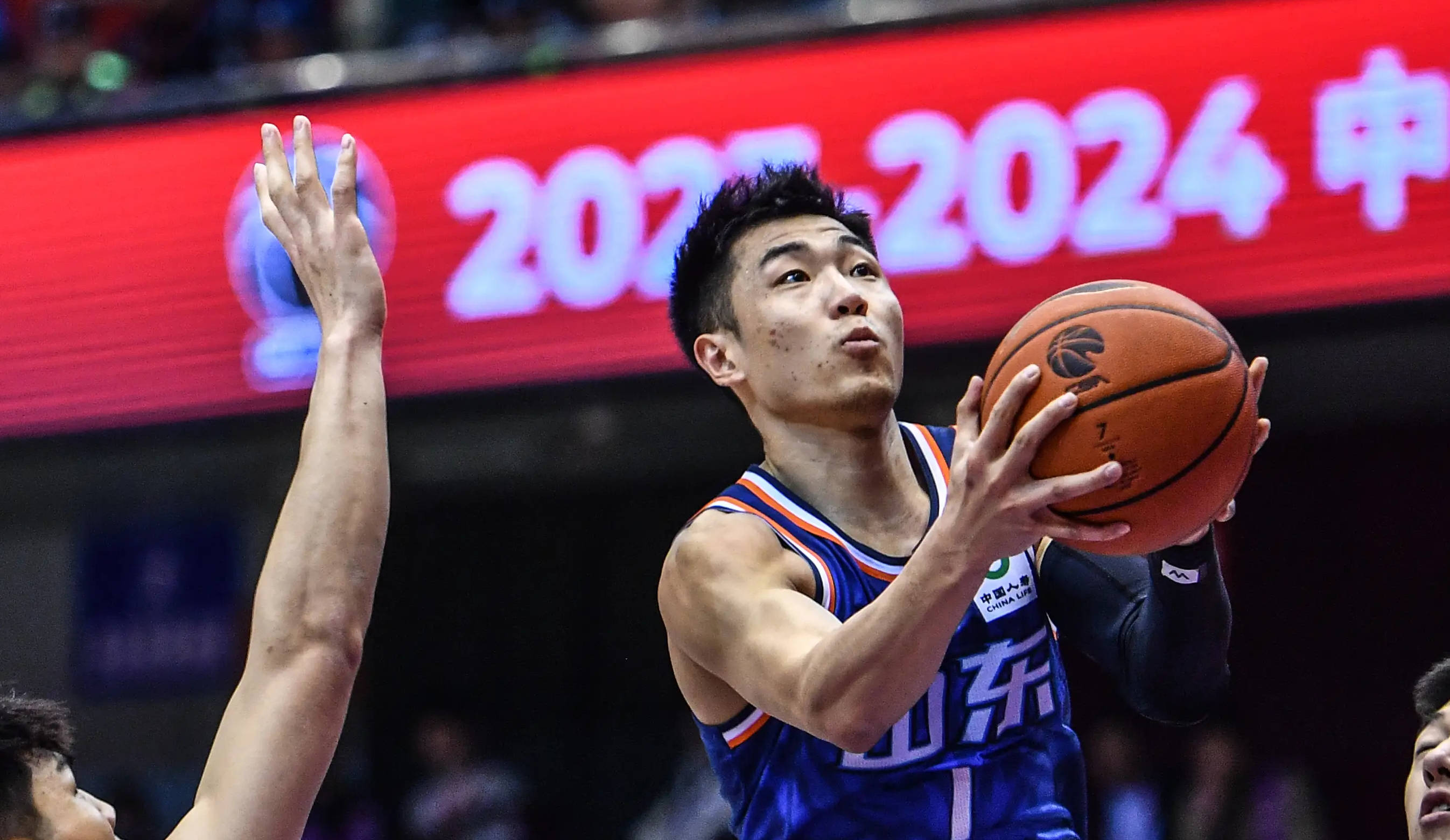 篮球巨星单场砍下+,助球队取得胜利 篮球巨星单场砍下+,助球队取得胜利