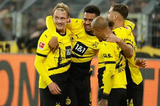 多特蒙德客场轻松获胜,继续领跑 多特蒙德客场轻松获胜,继续领跑