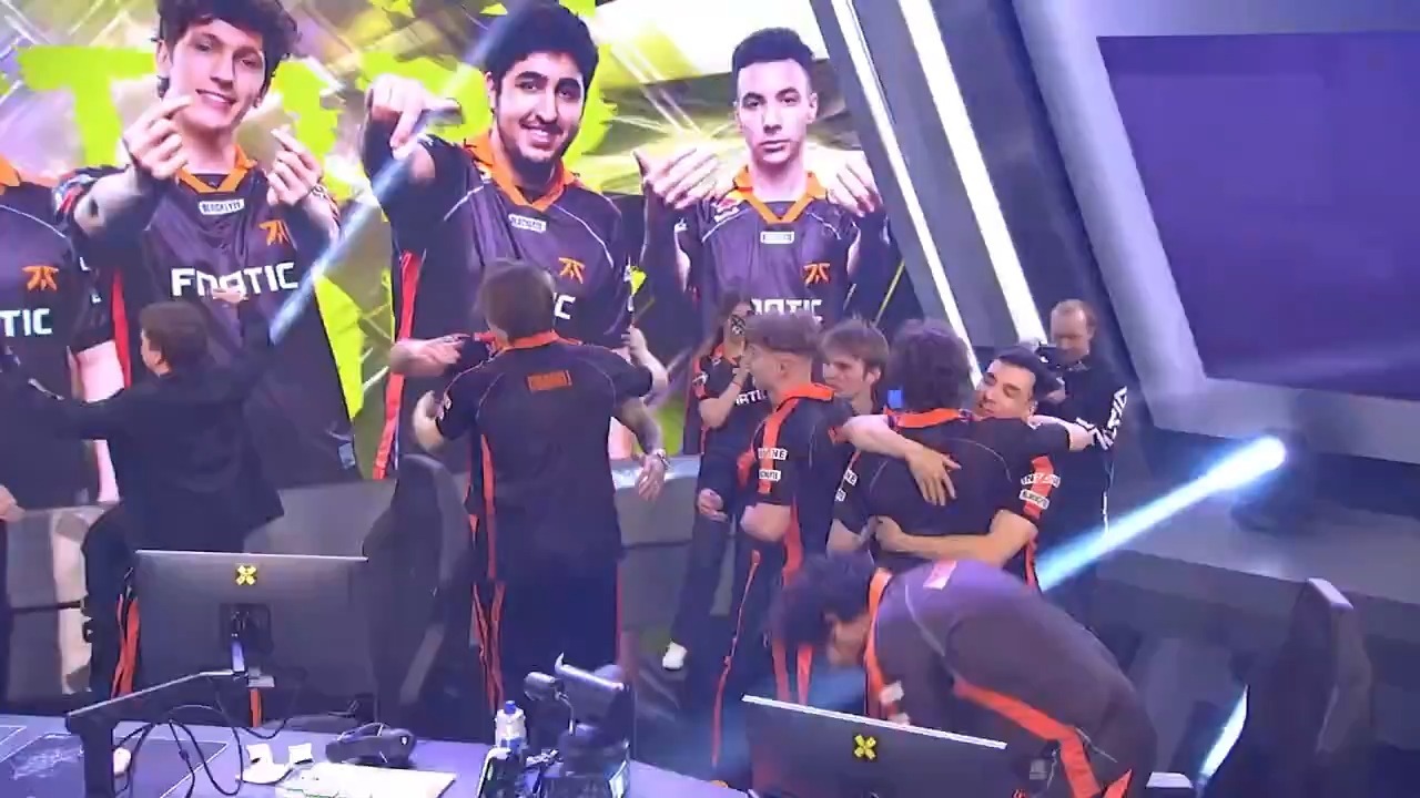 100T翻盘FNC,Deft团战一打五宿命之战八强赛,点燃全场激情 100T翻盘FNC,Deft团战一打五宿命之战八强赛,点燃全场激情