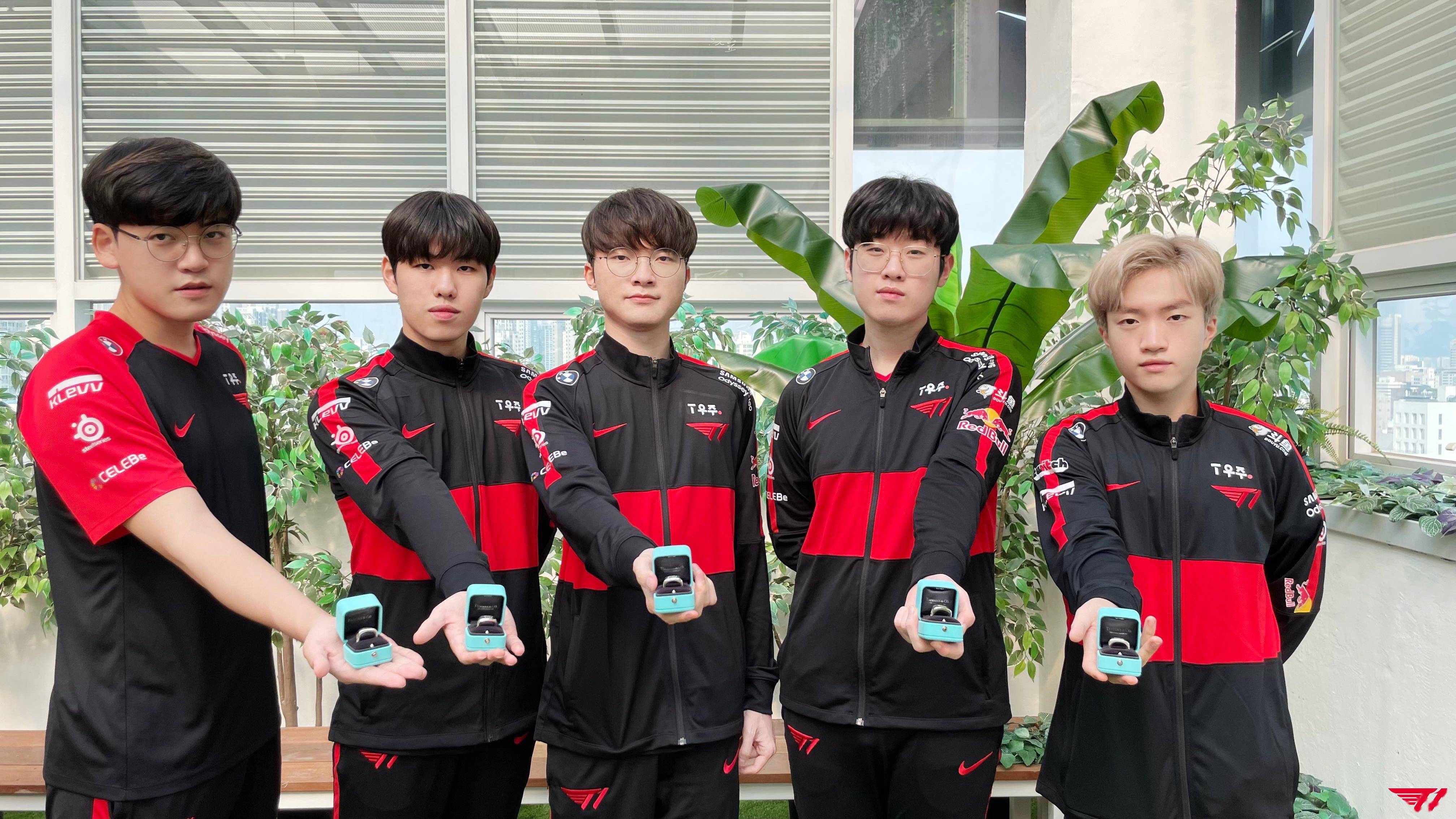 包含KT轻取BRO,Caps团战一打五鏖战多局淘汰赛,引爆全场热议的词条 包含KT轻取BRO,Caps团战一打五鏖战多局淘汰赛,引爆全场热议的词条