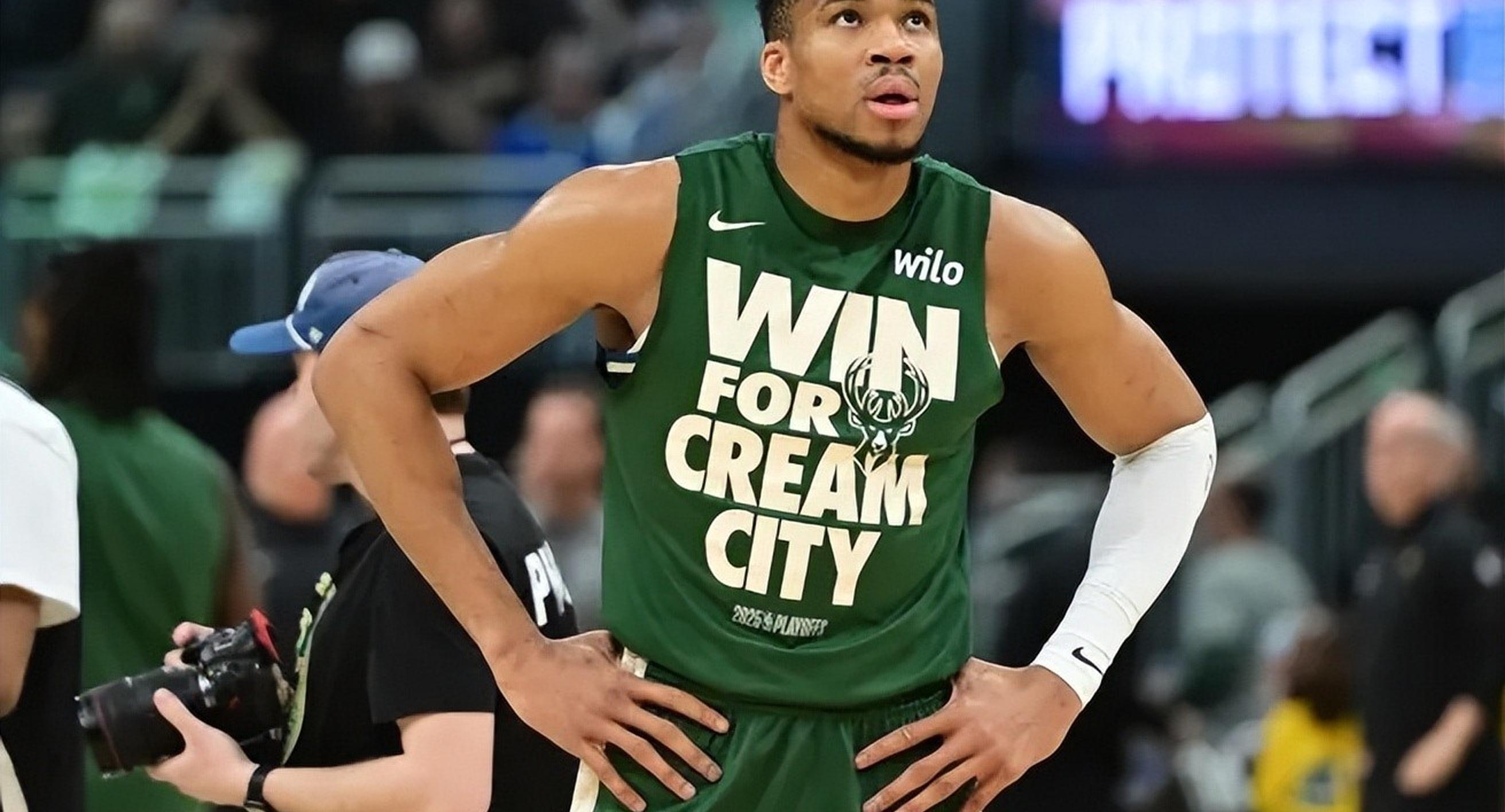 雄鹿客场战胜独行侠,西部榜首未变 雄鹿客场战胜独行侠,西部榜首未变