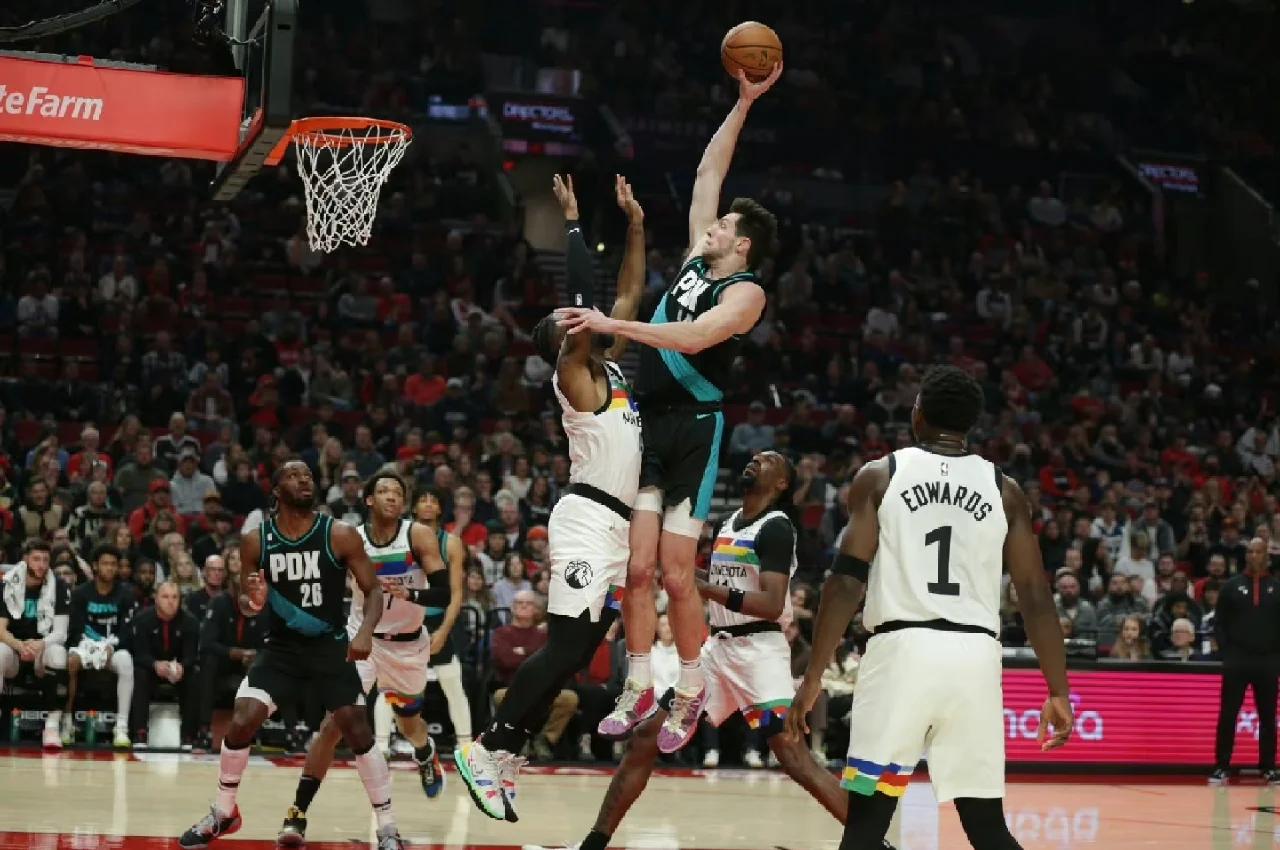 开拓者队大胜骑士队,利拉德砍下40分 开拓者队大胜骑士队,利拉德砍下40分