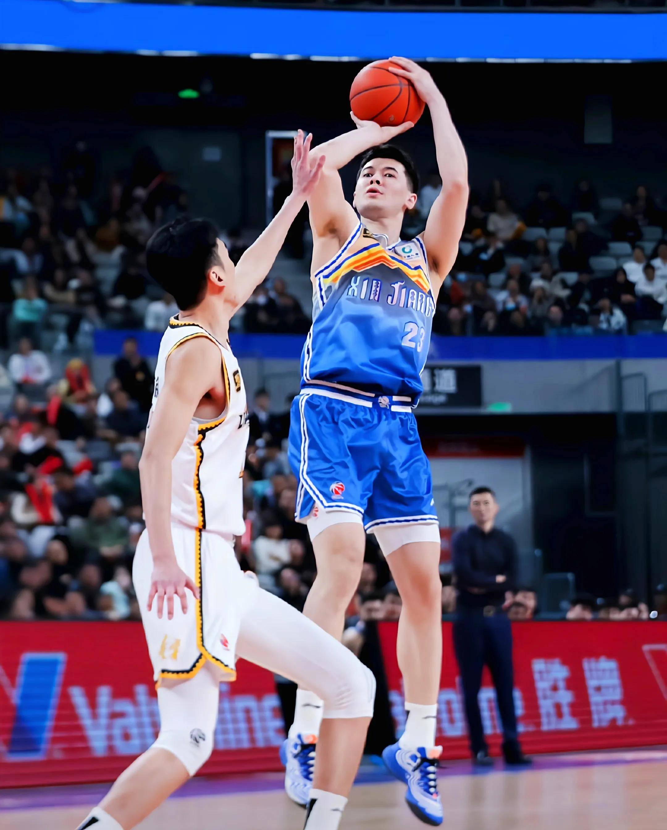 新疆男篮再次夺冠,获胜广东队 新疆男篮再次夺冠,获胜广东队