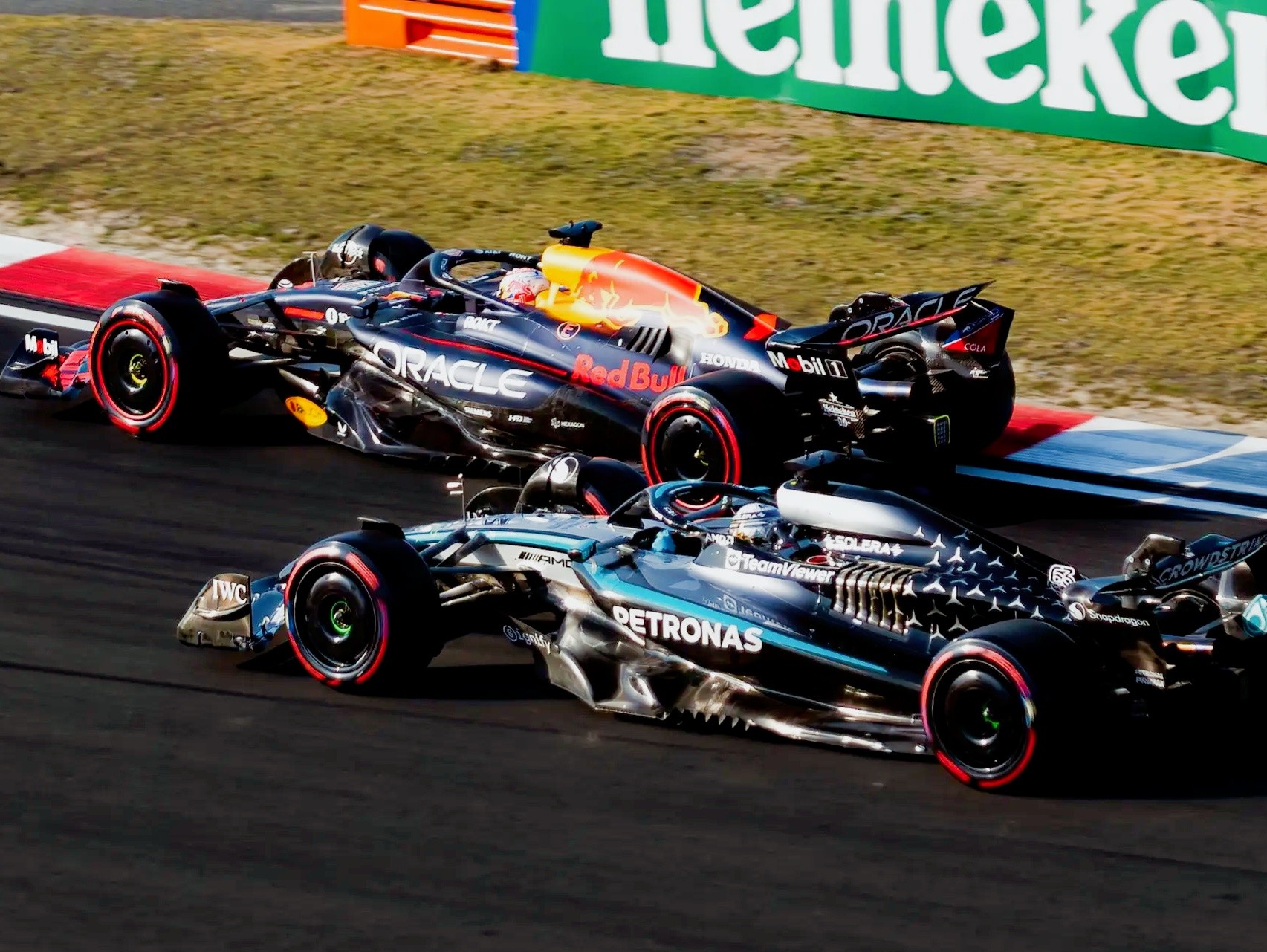 红牛车队碾压红牛二队，诺里斯点燃赛场的简单介绍