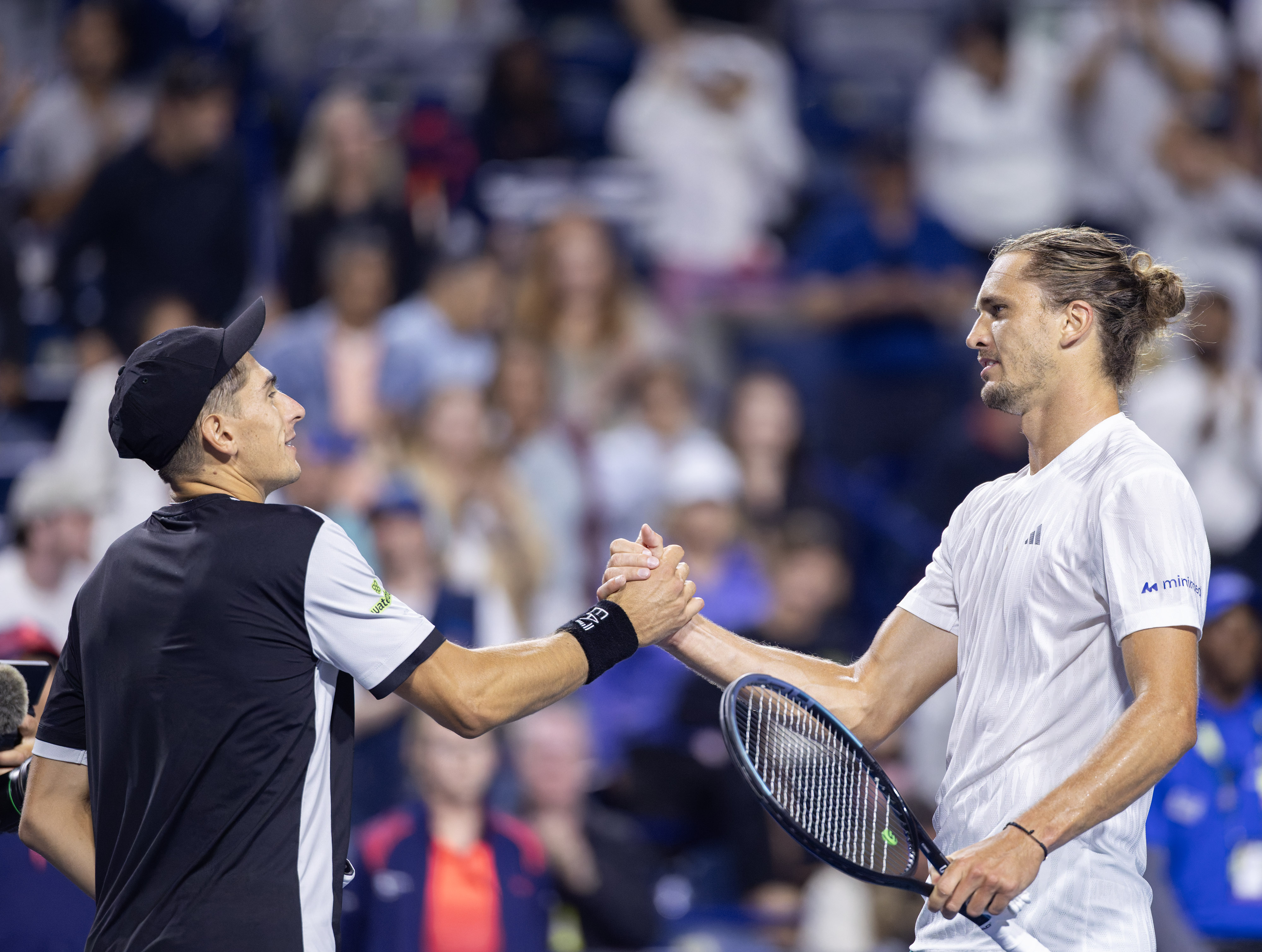 年终总决赛鏖战戴维斯杯,兹维列夫带队取胜 年终总决赛鏖战戴维斯杯,兹维列夫带队取胜